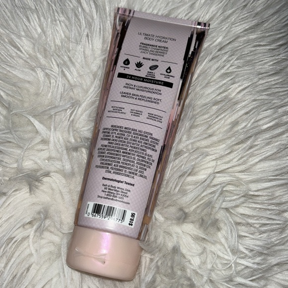 Champagne Toast
Ultimate Hydration Body Cream - Picture 3 of 4